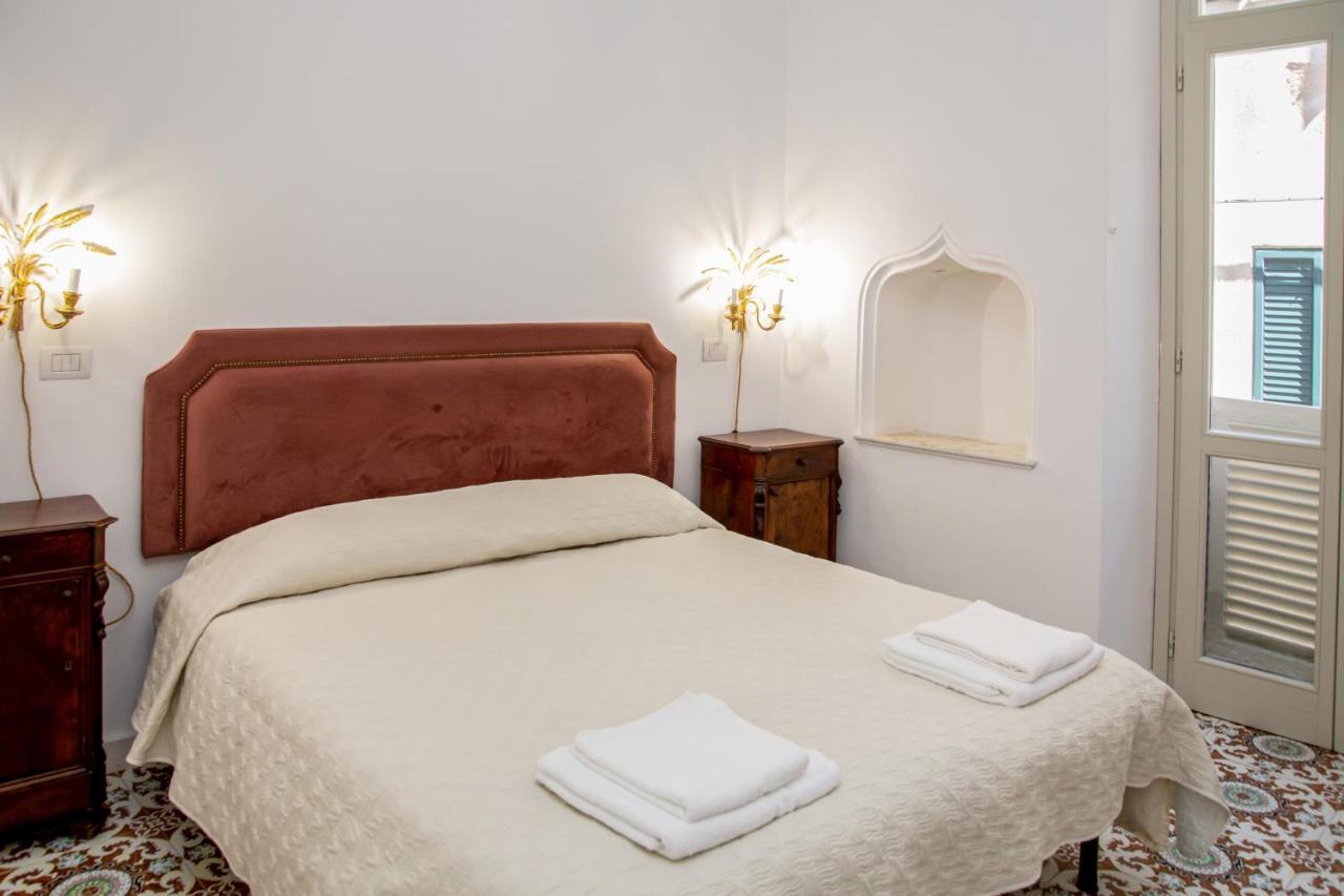 Honore De Balzac Alghero Buitenkant foto