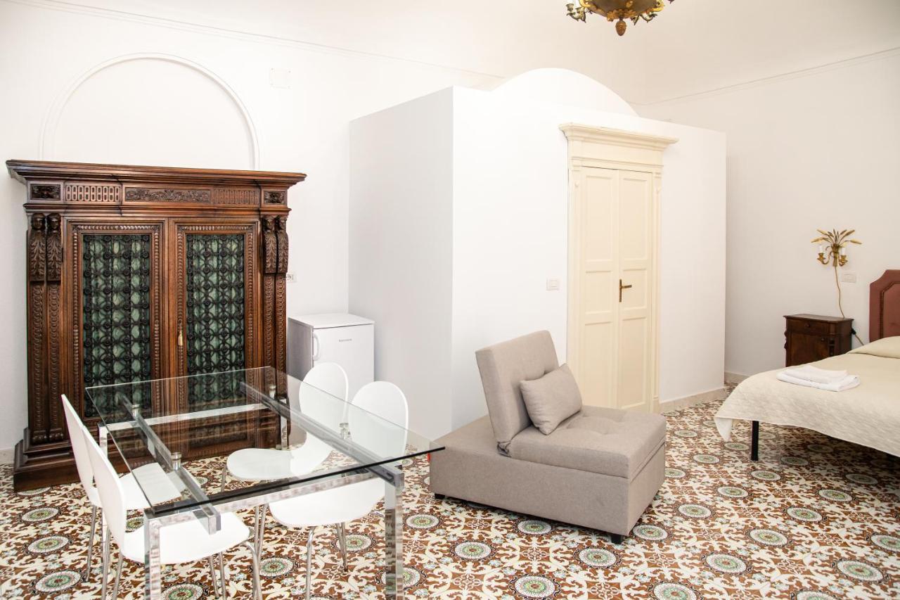 Honore De Balzac Alghero Buitenkant foto